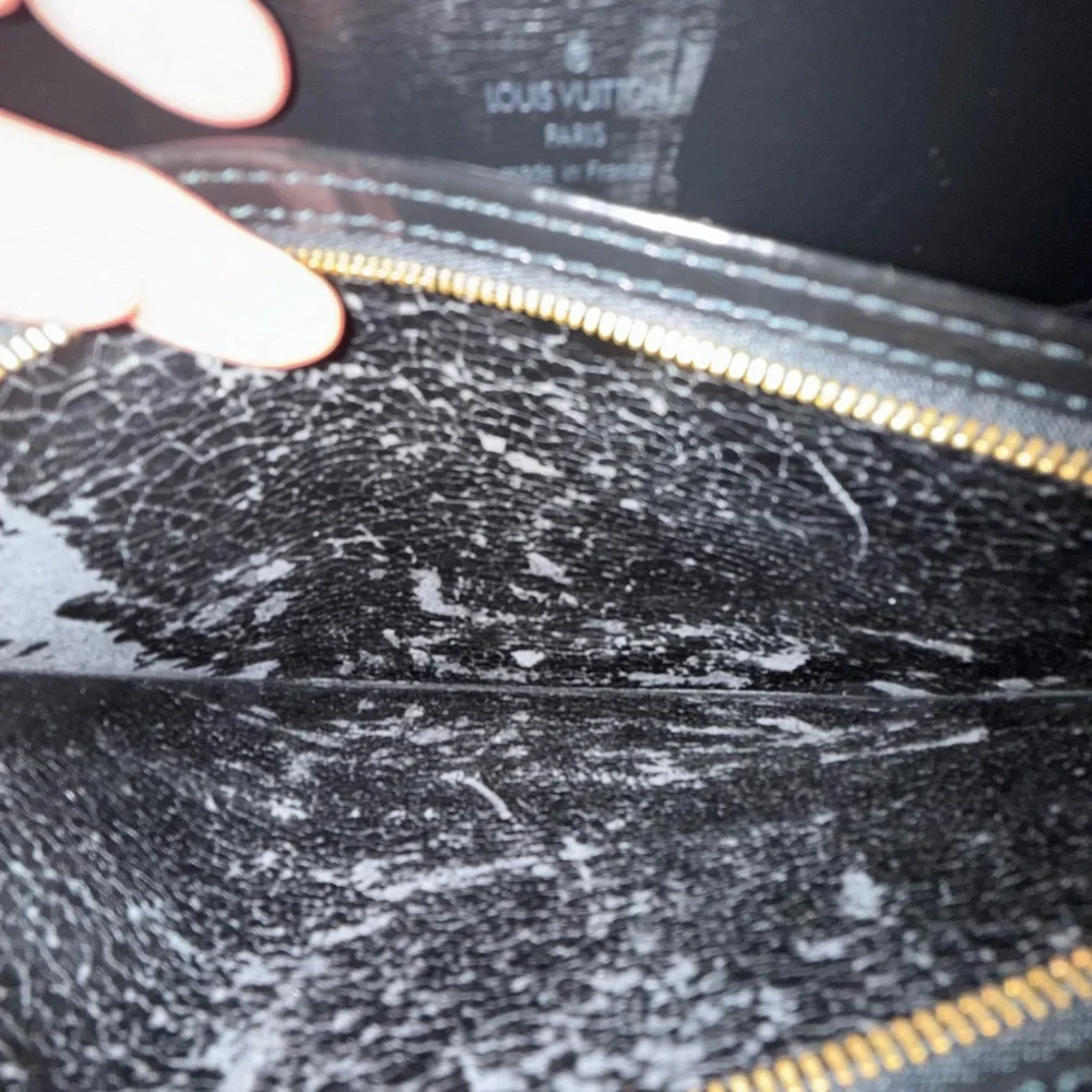 LOUIS VUITTON Capucines Black EPI Leather Women's Shoulder Bag - Picture 14 of 17